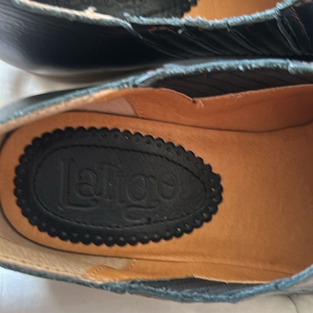 Shoes - Picture 2 of 7
